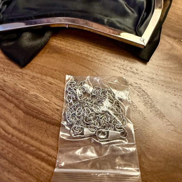 BNIP Adorable Satin Bow Evening bag-Black - Picture 6 of 10